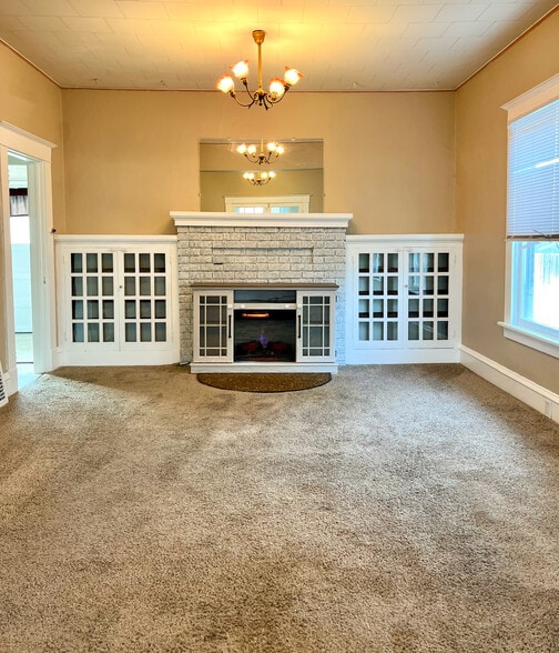 Building Photo - 124 E Orchard Ave