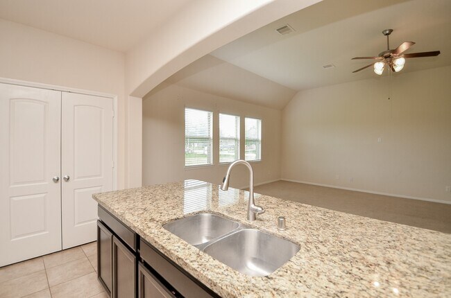 Building Photo - 2227 Leonetti Ln
