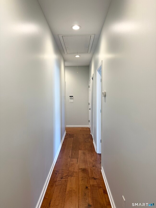 Building Photo - 103 Pond Hill Rd