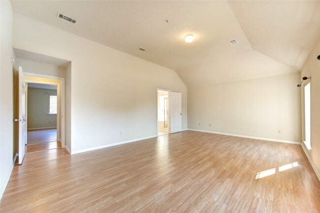 Building Photo - 13030 Richmond Ave