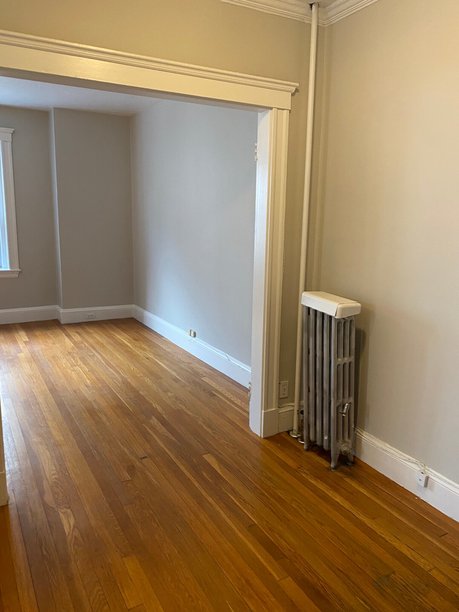 Building Photo - 11 Gray St