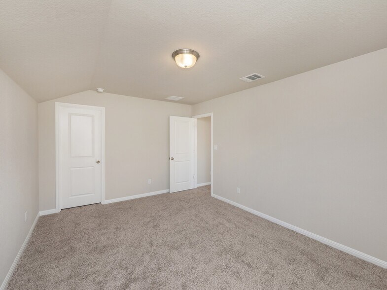 Building Photo - 120 Serpens St