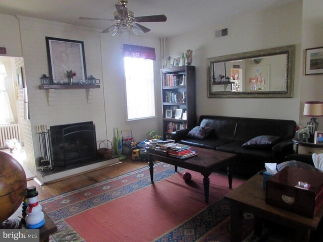 Building Photo - 112 Commerce St