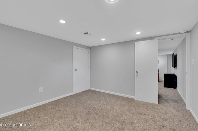 Building Photo - 57 W River Rd