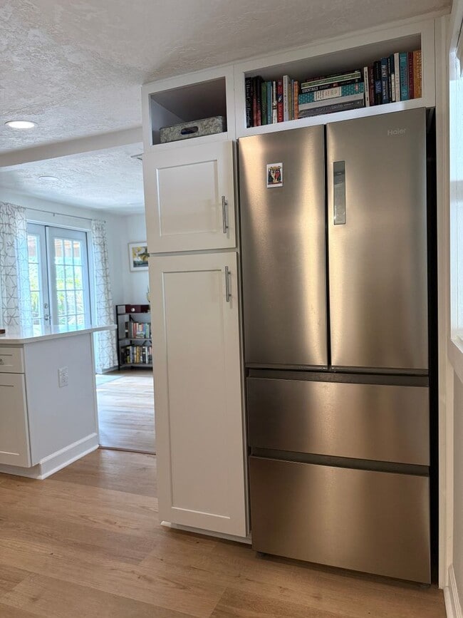 Building Photo - 2 Bedroom 2 Bath Annual Furnished Cottage ...