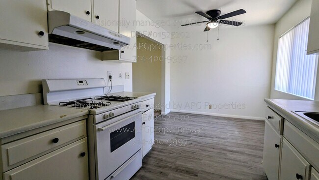 Building Photo - 1810 W Greenleaf Ave