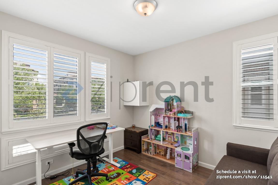 Building Photo - Unit