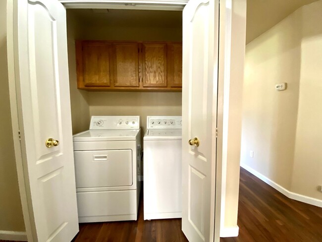 Building Photo - $2,295 Beautiful 3 Bedroom Home- Valentine...