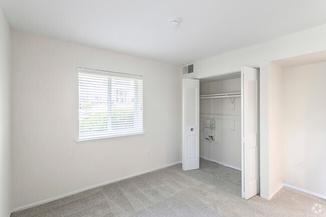 1 BR, 1 BA - 704 SF - West Woods Apartments