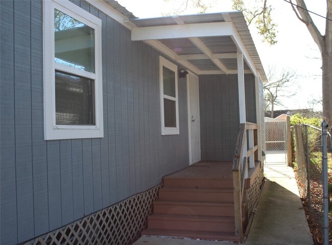 Building Photo - 4214 Fuqua St