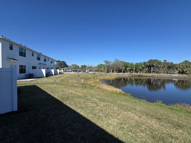 Building Photo - 2880 SE Federal Hwy