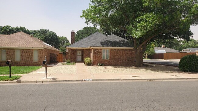 Building Photo - Spacious Townhome Southwest Lubbock