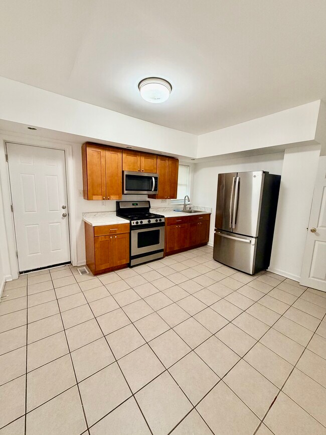 Building Photo - 5023 Tacoma St