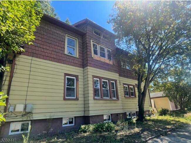 Building Photo - 298 Farrant Terrace