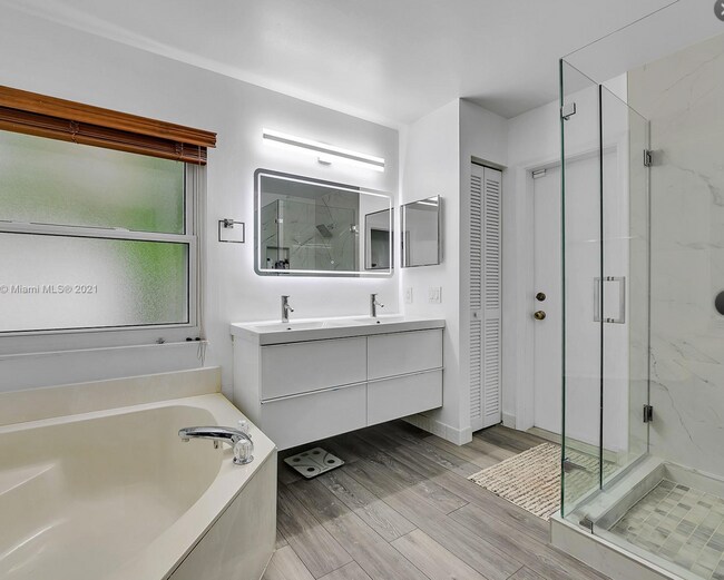 Building Photo - 204 Cameron Dr