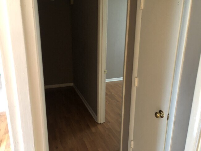 Building Photo - 290 Hedgewood Ct