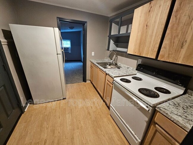 Primary Photo - 215 N Logan St