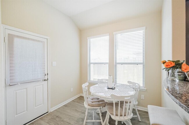 Building Photo - 14657 E Pine Heart Dr