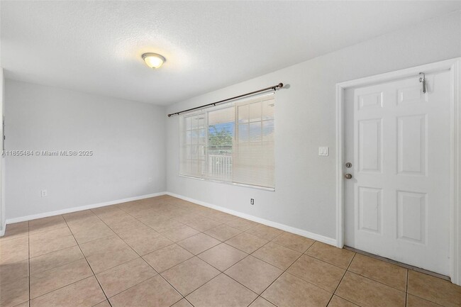 Building Photo - 13 S Royal Poinciana Blvd