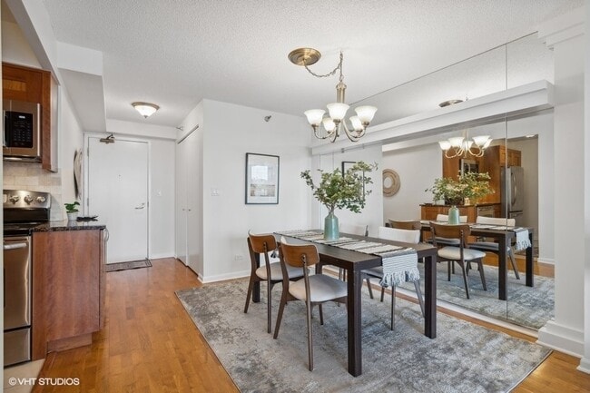 Building Photo - 1250 N Dearborn St