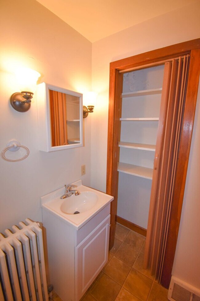 Building Photo - MT20