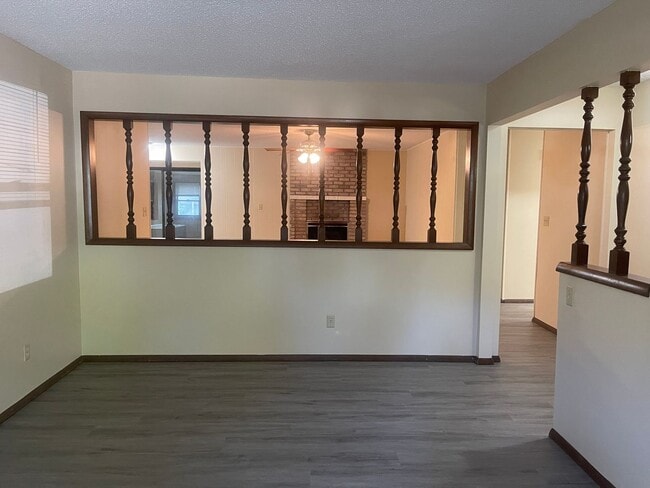 Building Photo - 3 Bedroom with 3 live areas + Office!