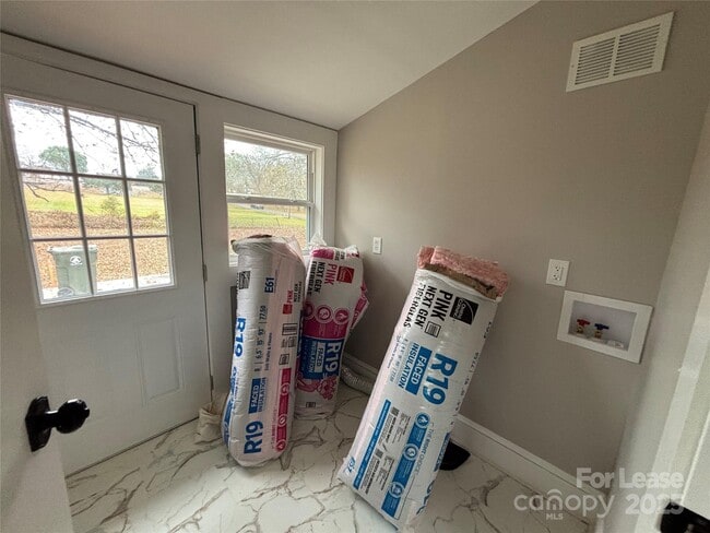 Building Photo - 410 Gann St