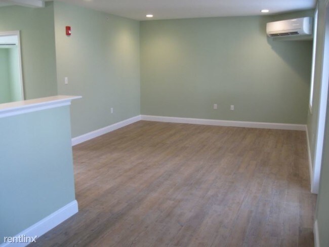 Building Photo - 1 br, 1 bath Apartment - 2 South Grove Street