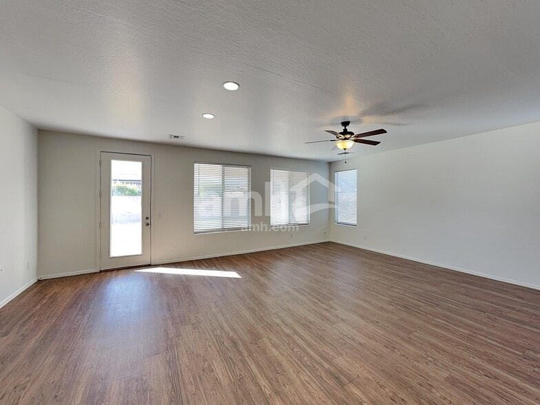 Building Photo - 14223 W Jenan Dr