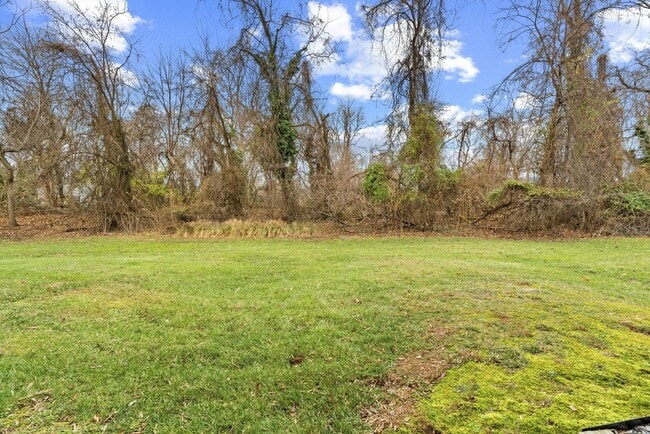 Building Photo - Ground level condo in Annapolis - Lake Heron