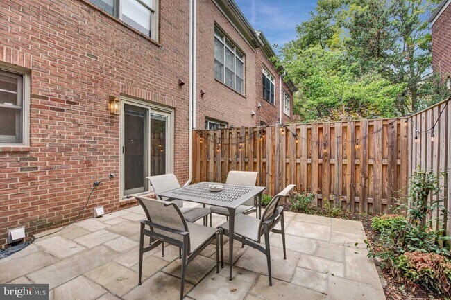Building Photo - 1507 N Colonial Terrace
