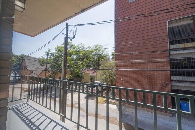 Building Photo - 1908 San Antonio St