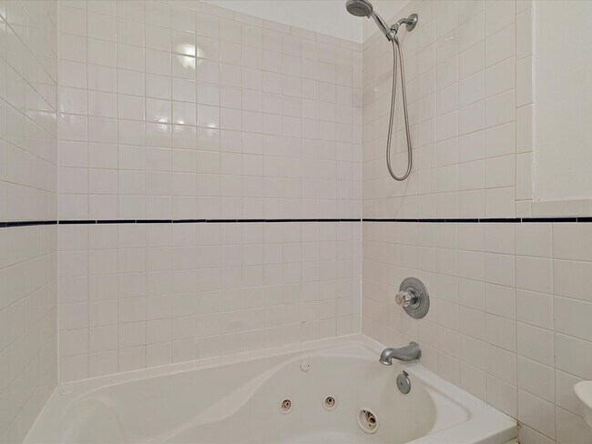 Building Photo - 3 Bedroom/2 bath house close to Optimist H...