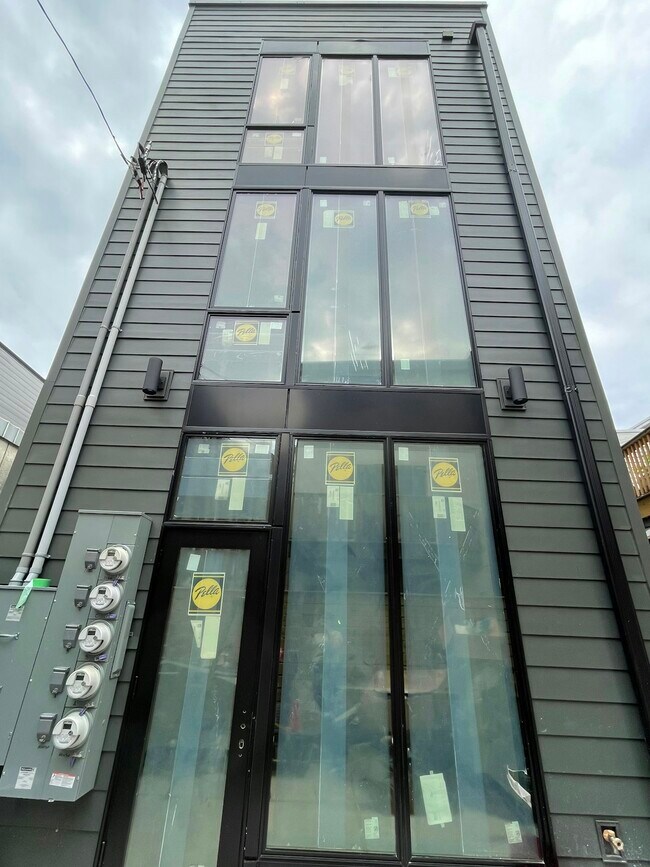 Building Photo - 555 N Lawrence St