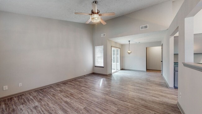 Building Photo - 3 Bedroom, 2 Bathroom home in the City of ...