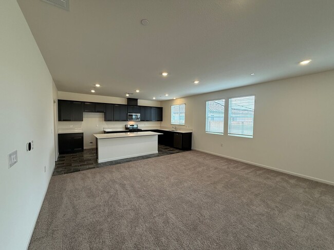 Building Photo - Brand NEW single story home in Hughson!