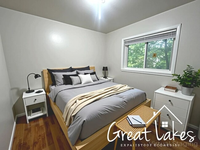 Building Photo - Lovely 3 Bedroom 2 Bathroom now available ...