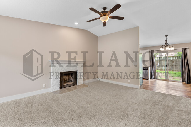 Building Photo - 117 S Lark Ln