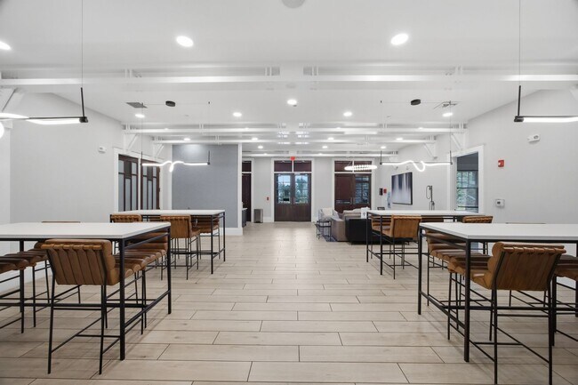 Building Photo - Resort Style Amenities near Gulf Beaches