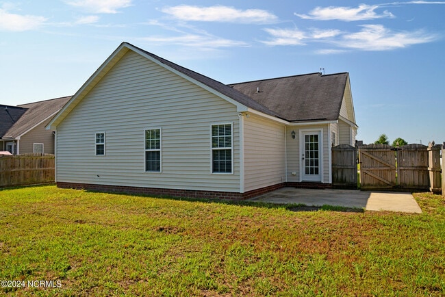 Building Photo - 2008 Penncross Dr