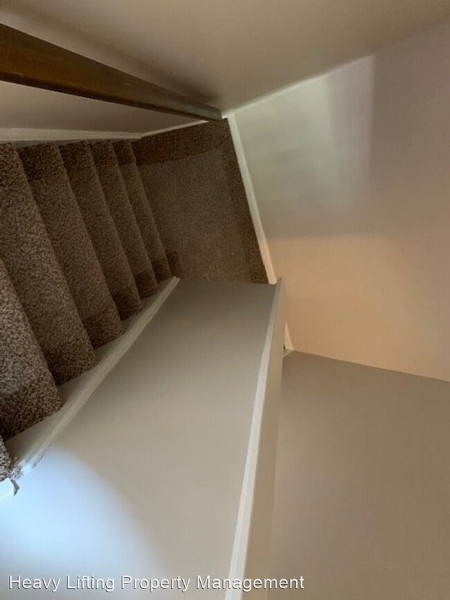 Building Photo - 3 br, 2.5 bath House - 6105 Spring Knoll Dr