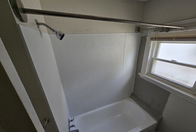 Building Photo - 10312 Nelson Ave