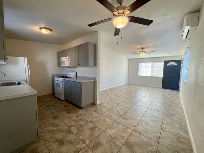 Building Photo - COMING SOON! 1 BEDROOM/1 BATHROOM Condo in Cathedral City!