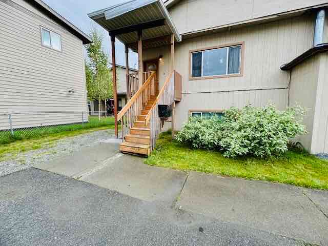 Building Photo - 227 E 12th Ave