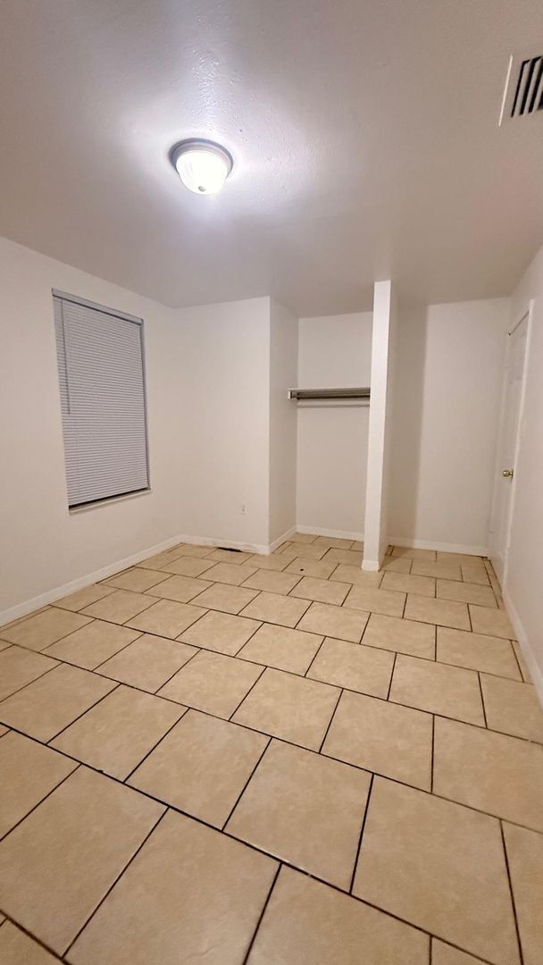 Building Photo - 1604 Woodlyn Dr