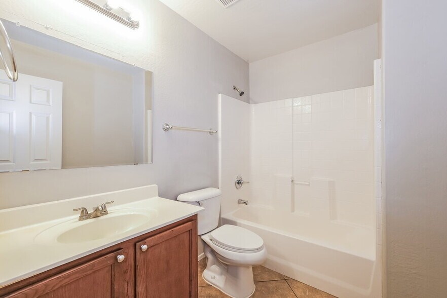 Building Photo - 9132 W Cordes Rd