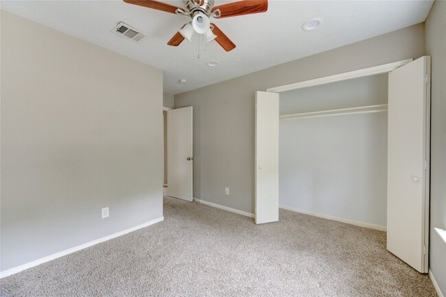 Building Photo - 15403 Meadow Village Dr