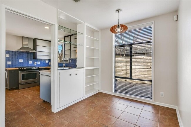 Building Photo - 1419 Corona Dr