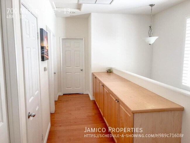 Building Photo - 700 Meyer Ln