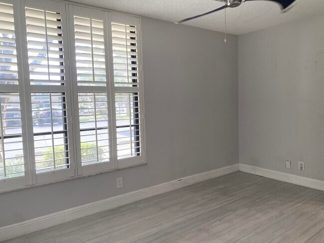 Building Photo - 15 Royal Palm Way